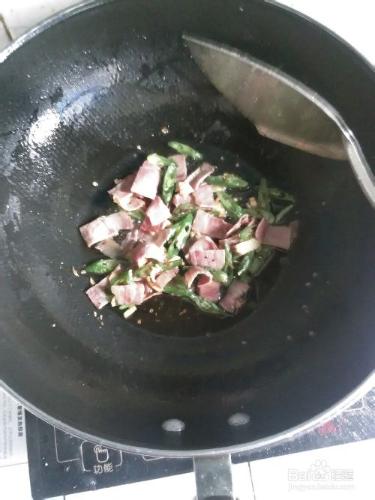 如何做火腿肉炒萵筍
