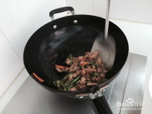 青辣椒胡蘿蔔炒雞腿肉