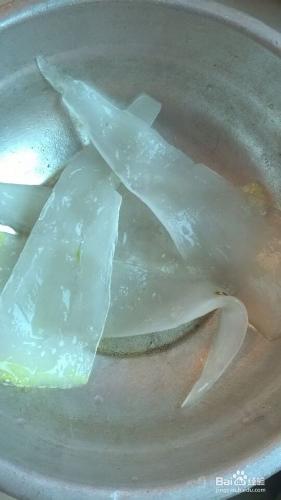 非常簡單的祛痘保溼美白蘆薈面膜製作方法