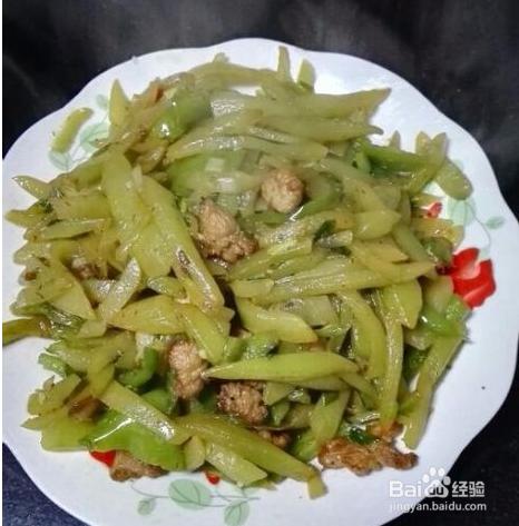 在家炒萵筍炒肉片做法