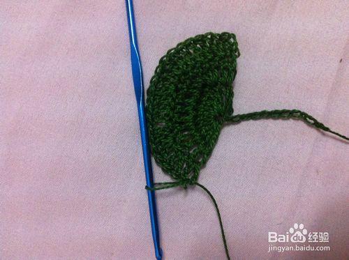 如何用鉤針鉤花鉤針出美麗的綠色裝飾葉子