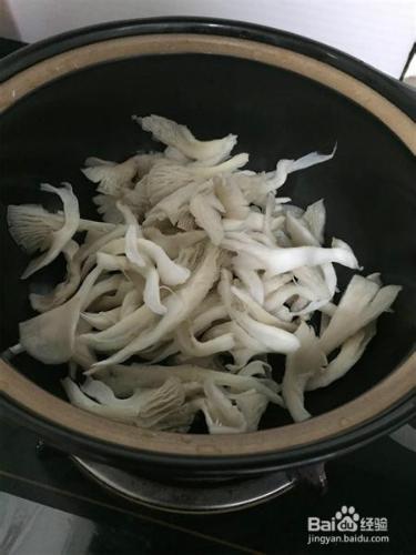 養生菜——好吃的鯽魚燉蘑菇