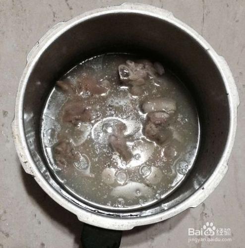 冬季滋補美容菜--南瓜豬手煲湯