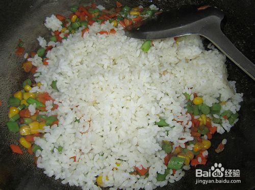 剩米飯巧做好吃又好做又有營養的蔬菜什錦炒米飯