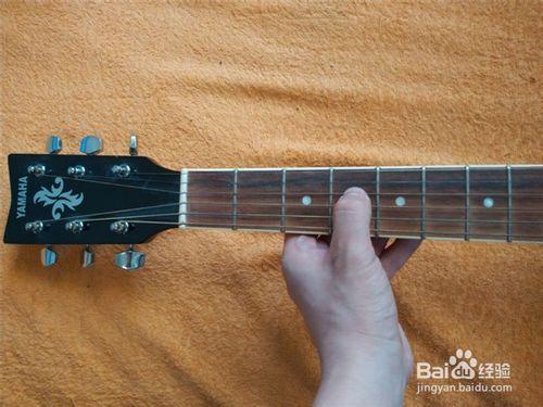 如何簡便又準確的給吉他調絃？