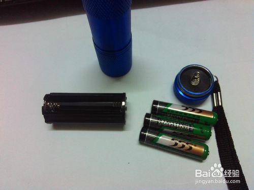 手電筒如何更換電池