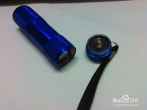 手電筒如何更換電池
