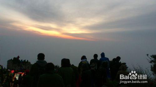 夜爬泰山 .看雲海 . 賞日出!