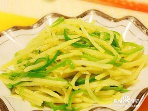 怎樣來做”青椒炒土豆“這道菜？