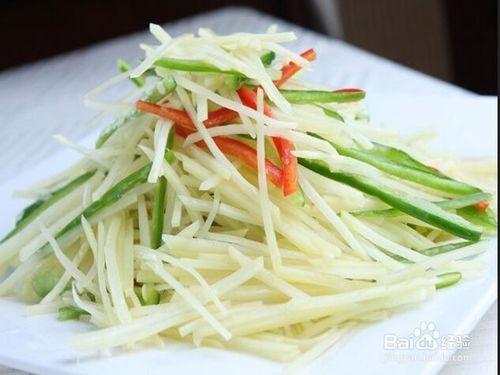 怎樣來做”青椒炒土豆“這道菜？