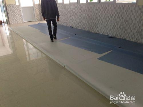 室內運動地板、籃球場地墊施工鋪設方法