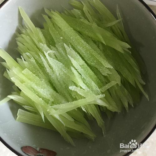 製作鹽幫菜手撕兔的訣竅