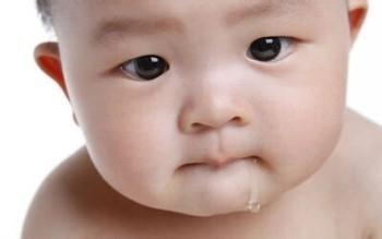 寶寶總是流口水，該怎麼辦？