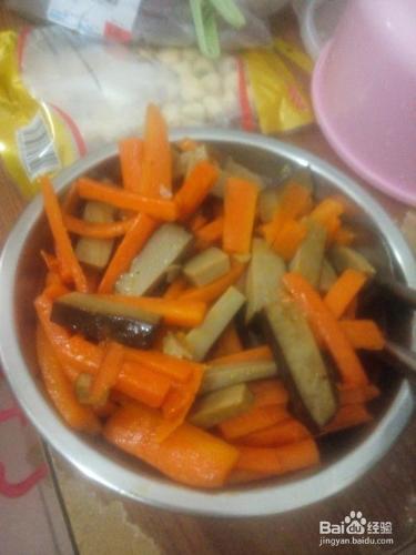 電飯煲美食——胡蘿蔔炒豆乾