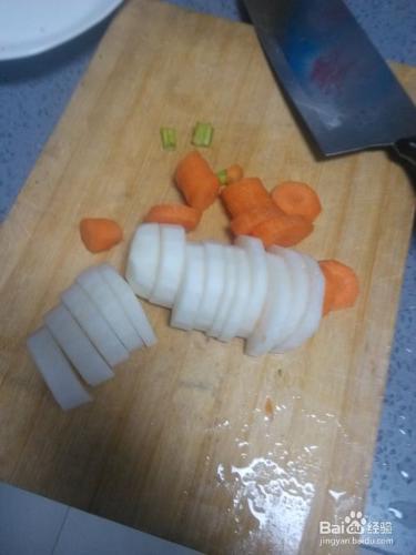 白菜香菇山藥粉皮燉雞的做法
