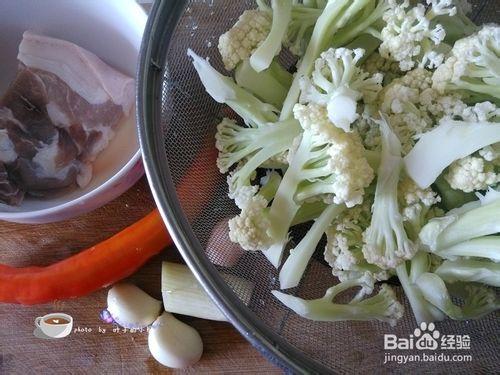 菜花怎麼炒好吃--乾煸方式的菜花炒肉