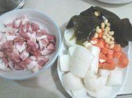 豆香海帶豬肉蘿蔔湯的做法
