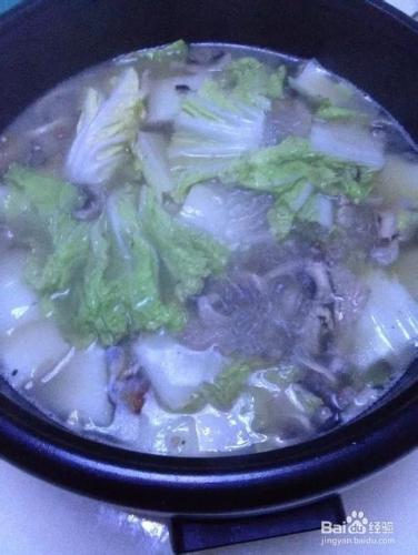簡單美味的蘑菇肉絲湯