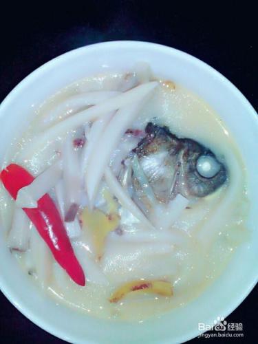 杏鮑菇鯽魚湯的做法