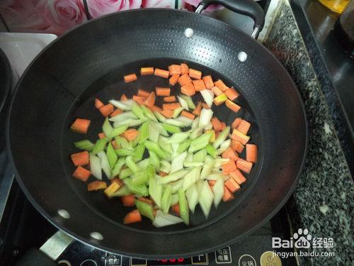 香醋拌芹菜花生米