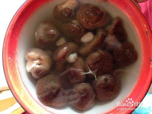 如何製作天然溫和的美容養顏湯--蓮藕香菇煲