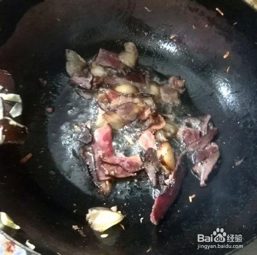 冬筍炒燻肉：[17]經典美食