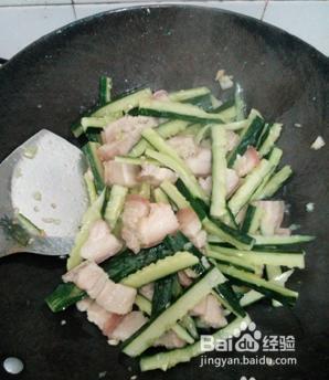 在家制作常黃瓜炒肉的做法