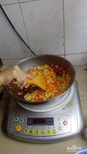 玉米粒、紅蘿蔔炒火腿