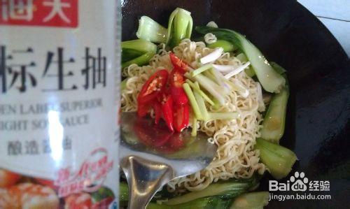 青菜雞蛋炒麵怎麼做