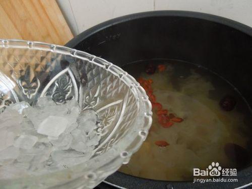如何做出美味又營養的銀耳蓮子紅棗湯