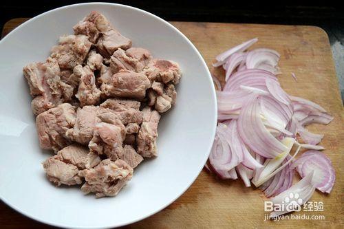 排骨土豆燜飯要怎麼做