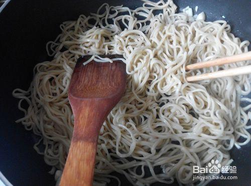 農家黑胡椒蒜香炒麵