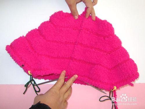 用絨絨線給女兒織的一款玫紅色的仿皮草保暖毛衣