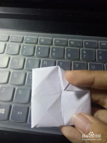 製作一種簡單的摺紙---睡蓮