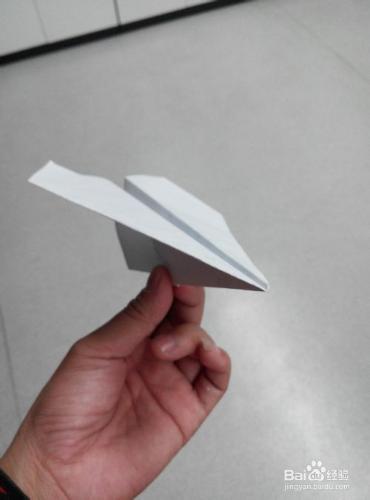 兒時的玩具——折尖頭紙飛機