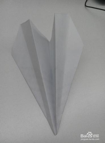 兒時的玩具——折尖頭紙飛機