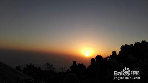 十一夜爬泰山看日出