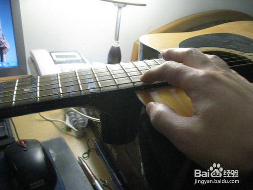 怎樣判斷吉他指板直不直並且矯正指板