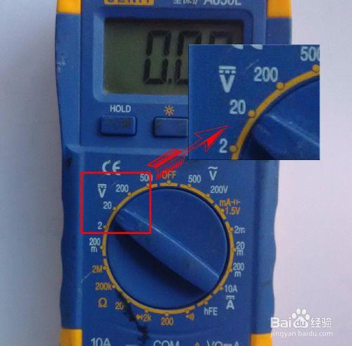 如何用數字萬用表測量電池電壓？