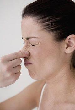 鼻中隔偏曲的常見症狀