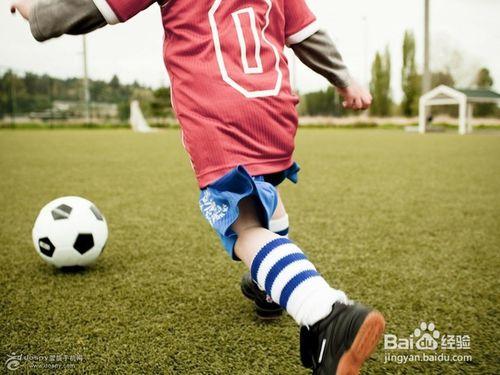小孩子踢足球如何避免受傷？