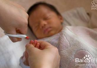 給寶寶剪指甲的方法？