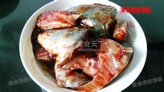 美食達人教你草魚燜豆腐製作方法