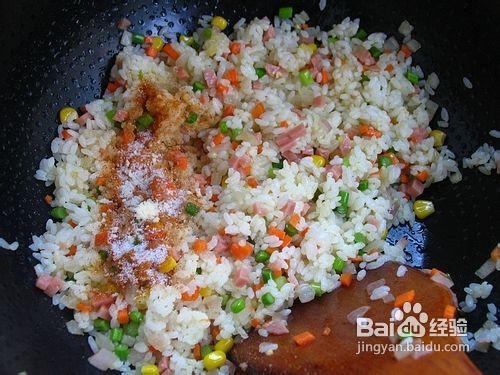 給炒飯來個華麗的轉身——黃金草帽蛋包飯