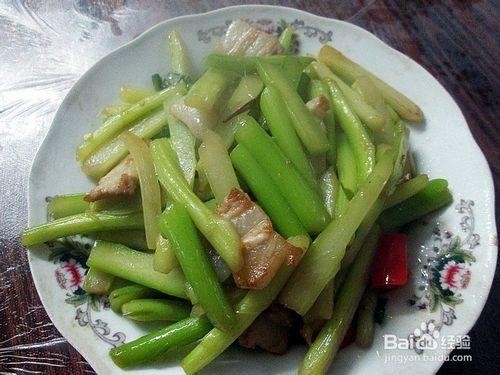 家常小菜“白菜薹梗炒五花肉”的做法