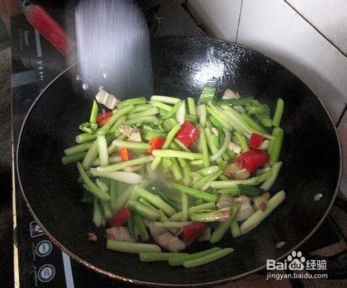 家常小菜“白菜薹梗炒五花肉”的做法