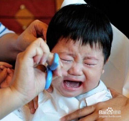 寶寶理髮時哭鬧，怎麼辦