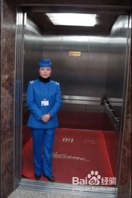 與領導一起乘坐電梯，怎樣才比較有禮貌？