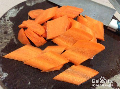 胡蘿蔔炒滑肉的做法