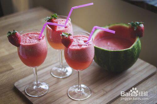 夏季降溫好喝的水果飲品。